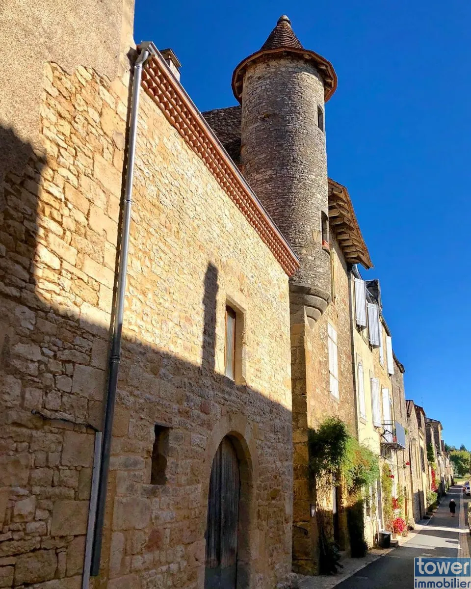 Maison de village rénovée à Villefranche du Périgord - 74 m² avec jardin et terrasse 