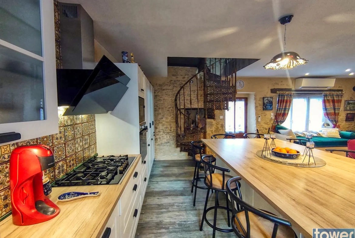 Maison de village rénovée à Villefranche du Périgord - 74 m² avec jardin et terrasse 