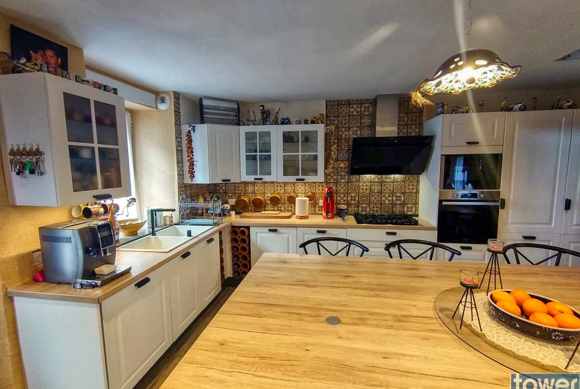Maison de village rénovée à Villefranche du Périgord - 74 m² avec jardin et terrasse 