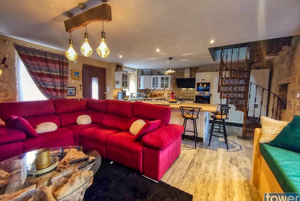 Maison de village rénovée à Villefranche du Périgord - 74 m² avec jardin et terrasse 