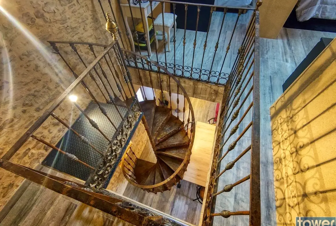 Maison de village rénovée à Villefranche du Périgord - 74 m² avec jardin et terrasse 