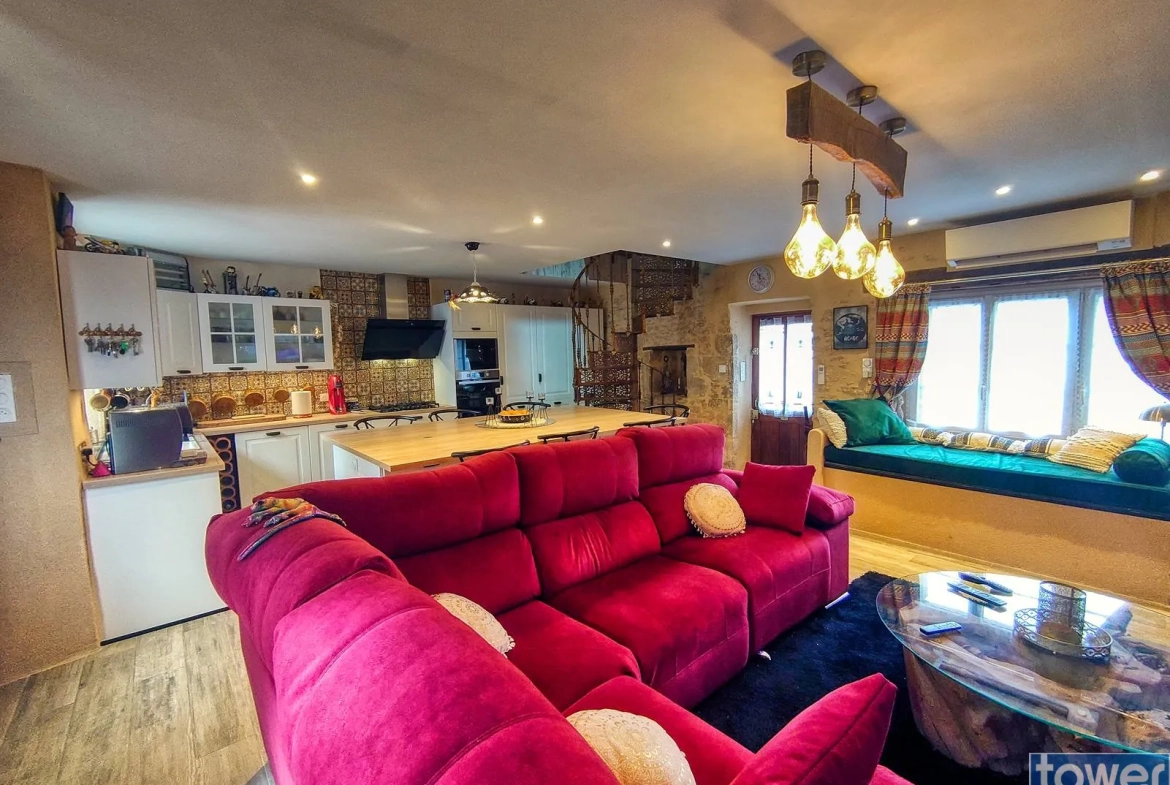 Maison de village rénovée à Villefranche du Périgord - 74 m² avec jardin et terrasse 