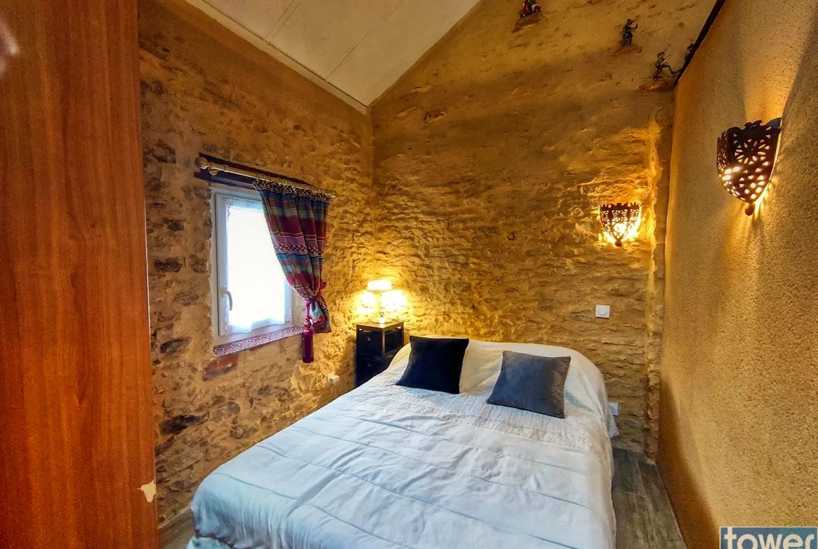 Maison de village rénovée à Villefranche du Périgord - 74 m² avec jardin et terrasse 