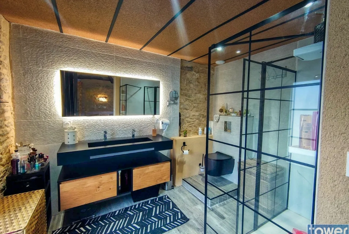 Maison de village rénovée à Villefranche du Périgord - 74 m² avec jardin et terrasse 