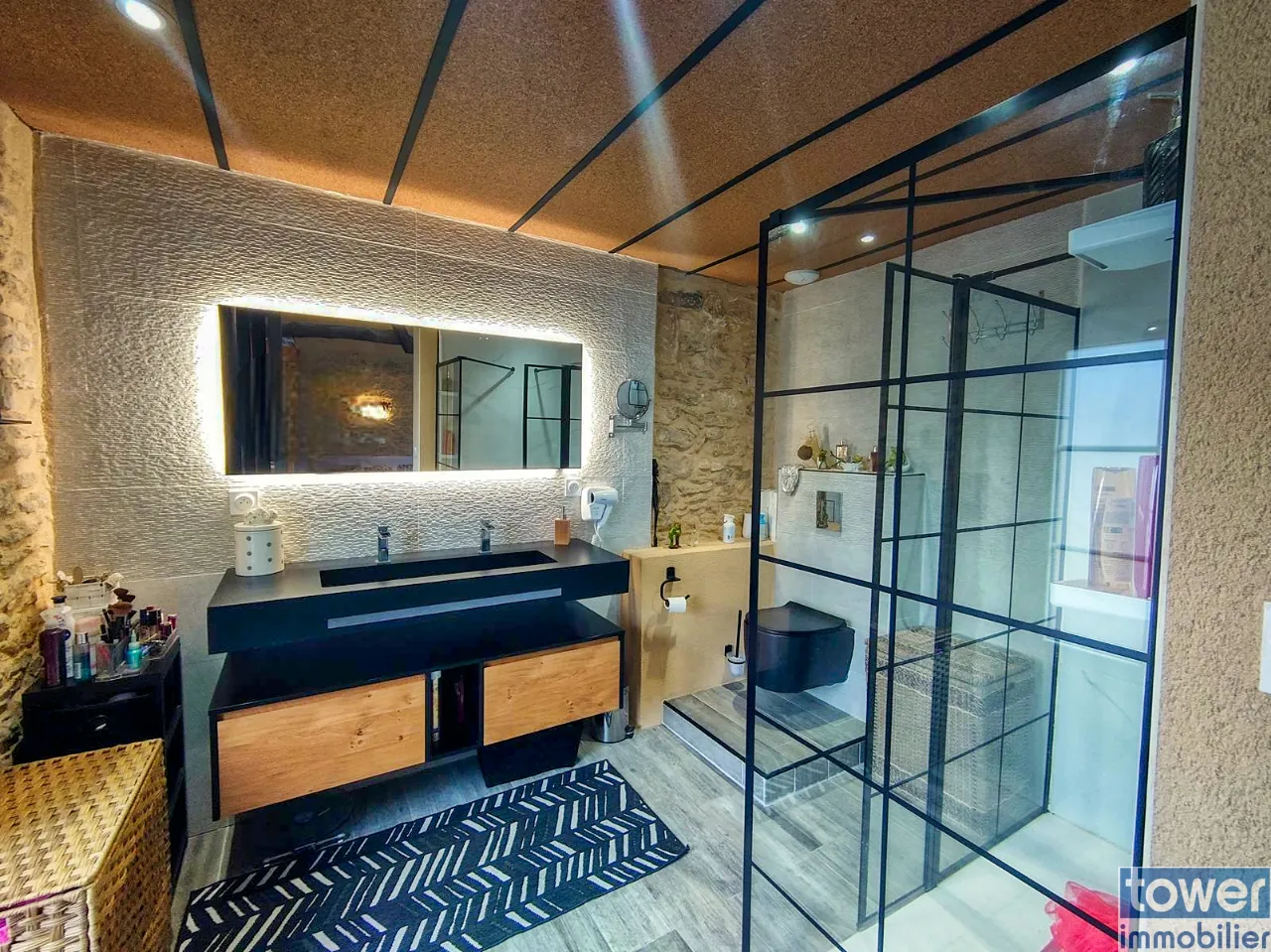 Maison de village rénovée à Villefranche du Périgord - 74 m² avec jardin et terrasse 