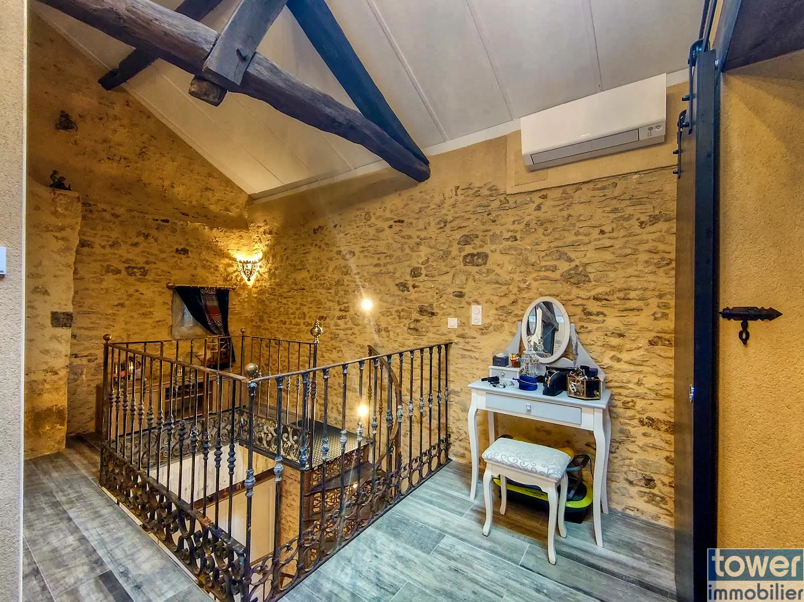 Maison de village rénovée à Villefranche du Périgord - 74 m² avec jardin et terrasse 