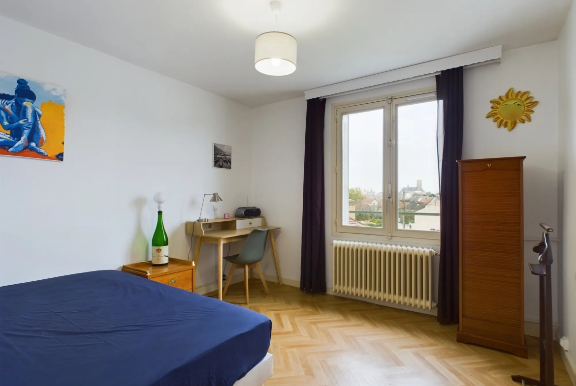 Appartement T4 lumineux à Nevers avec balcon et parking privé 