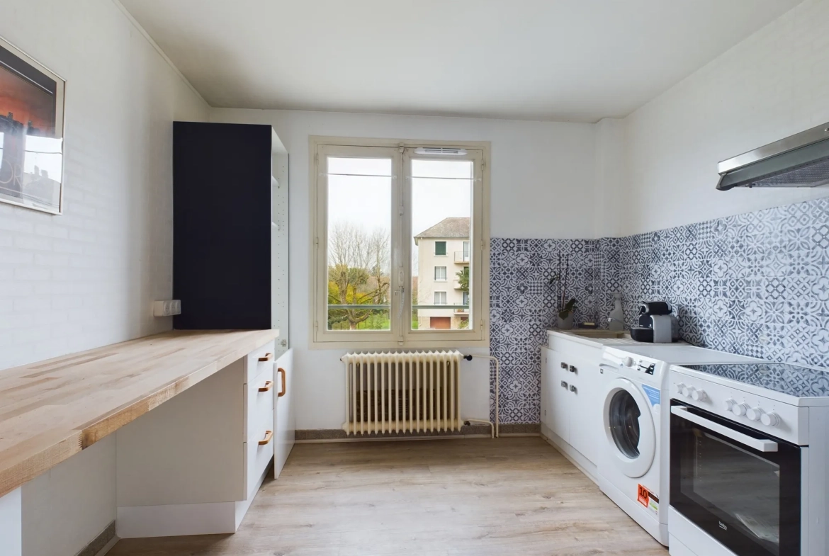 Appartement T4 lumineux à Nevers avec balcon et parking privé 