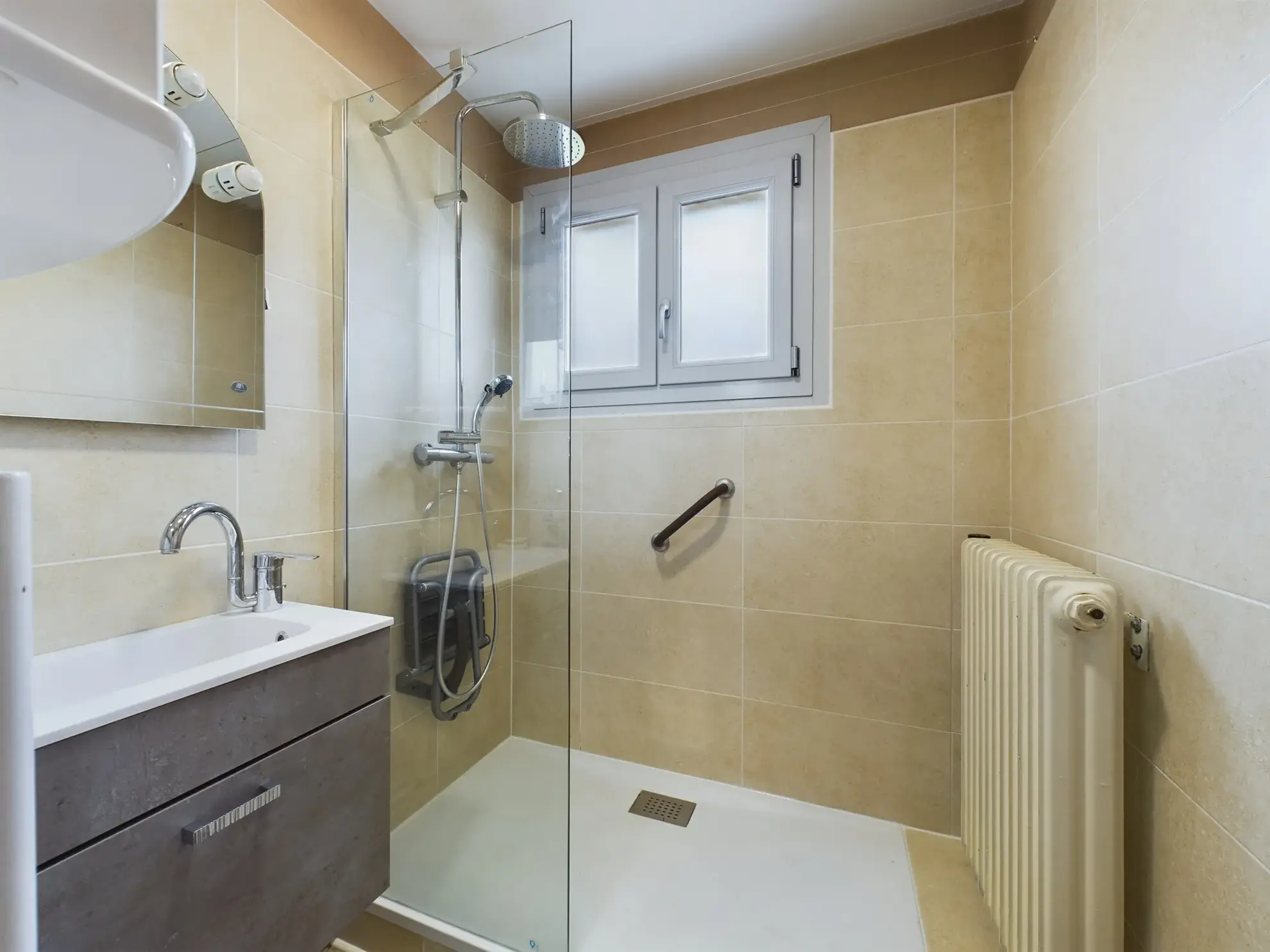 Appartement T4 lumineux à Nevers avec balcon et parking privé 