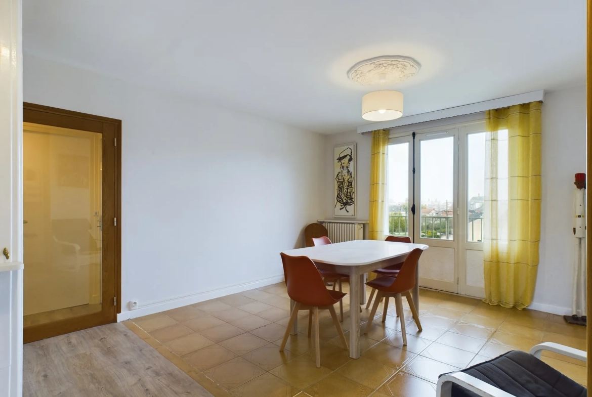 Appartement T4 lumineux à Nevers avec balcon et parking privé 
