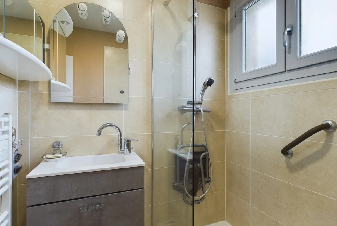 Appartement T4 lumineux à Nevers avec balcon et parking privé 