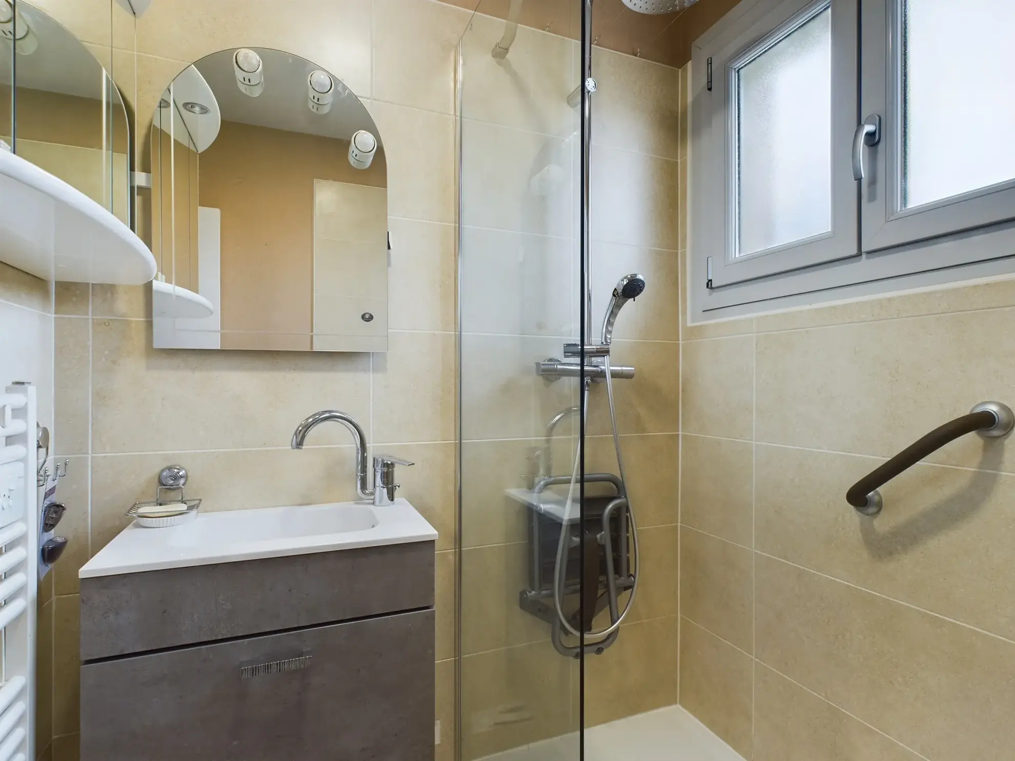 Appartement T4 lumineux à Nevers avec balcon et parking privé 