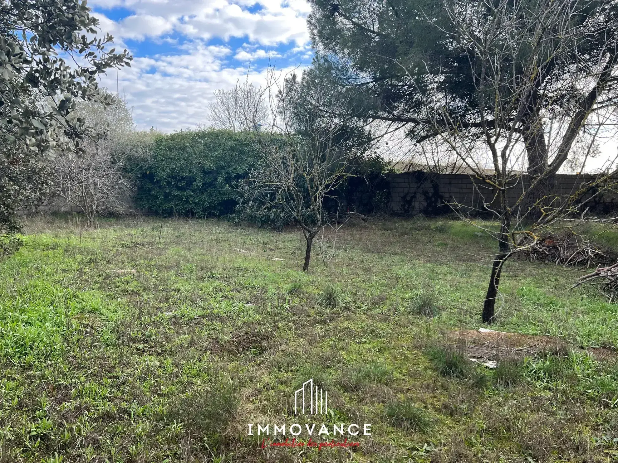 Terrain à bâtir de 360 m² à Agde, viabilisé, en vente aux enchères 