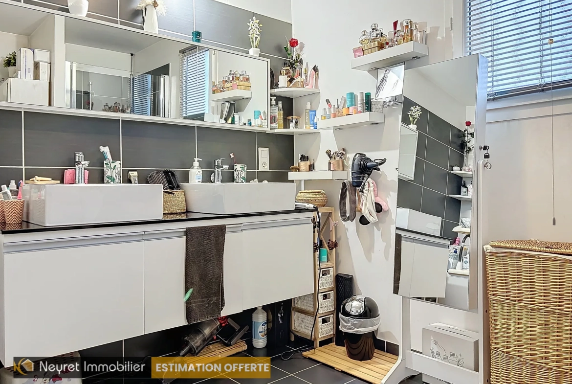 Maison mitoyenne type 4 avec garage et jardin à Mions 