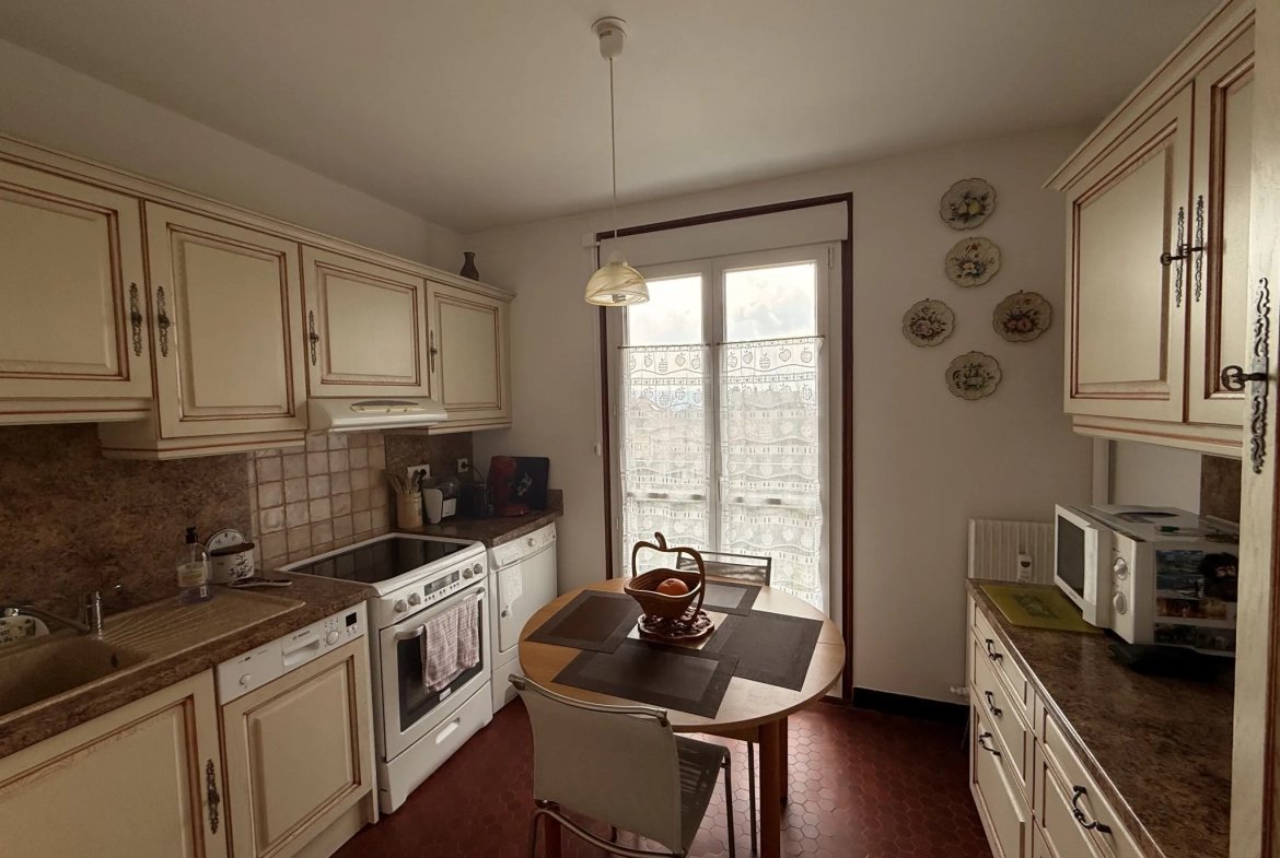 Appartement 87m² à Château-Thierry avec balcon, cave et parking 
