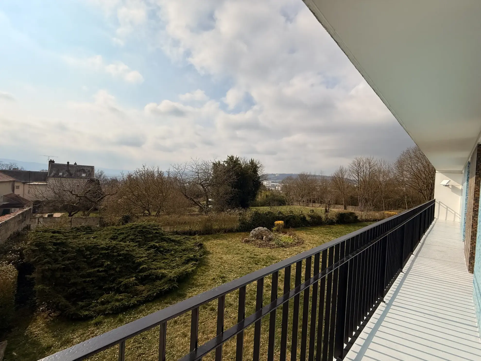 Appartement 87m² à Château-Thierry avec balcon, cave et parking 
