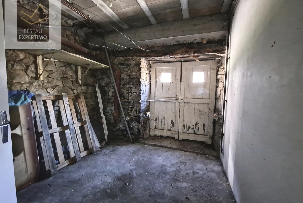 Maison de village à vendre à Cassagnes Begonhes avec potentiel de rénovation 