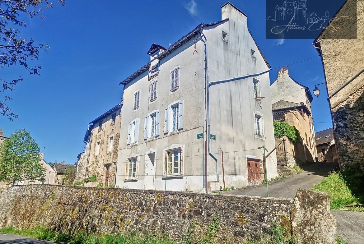 Maison de village à vendre à Cassagnes Begonhes avec potentiel de rénovation 