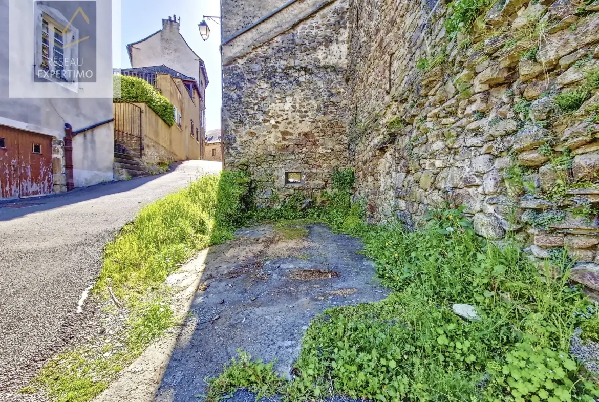 Maison de village à vendre à Cassagnes Begonhes avec potentiel de rénovation 