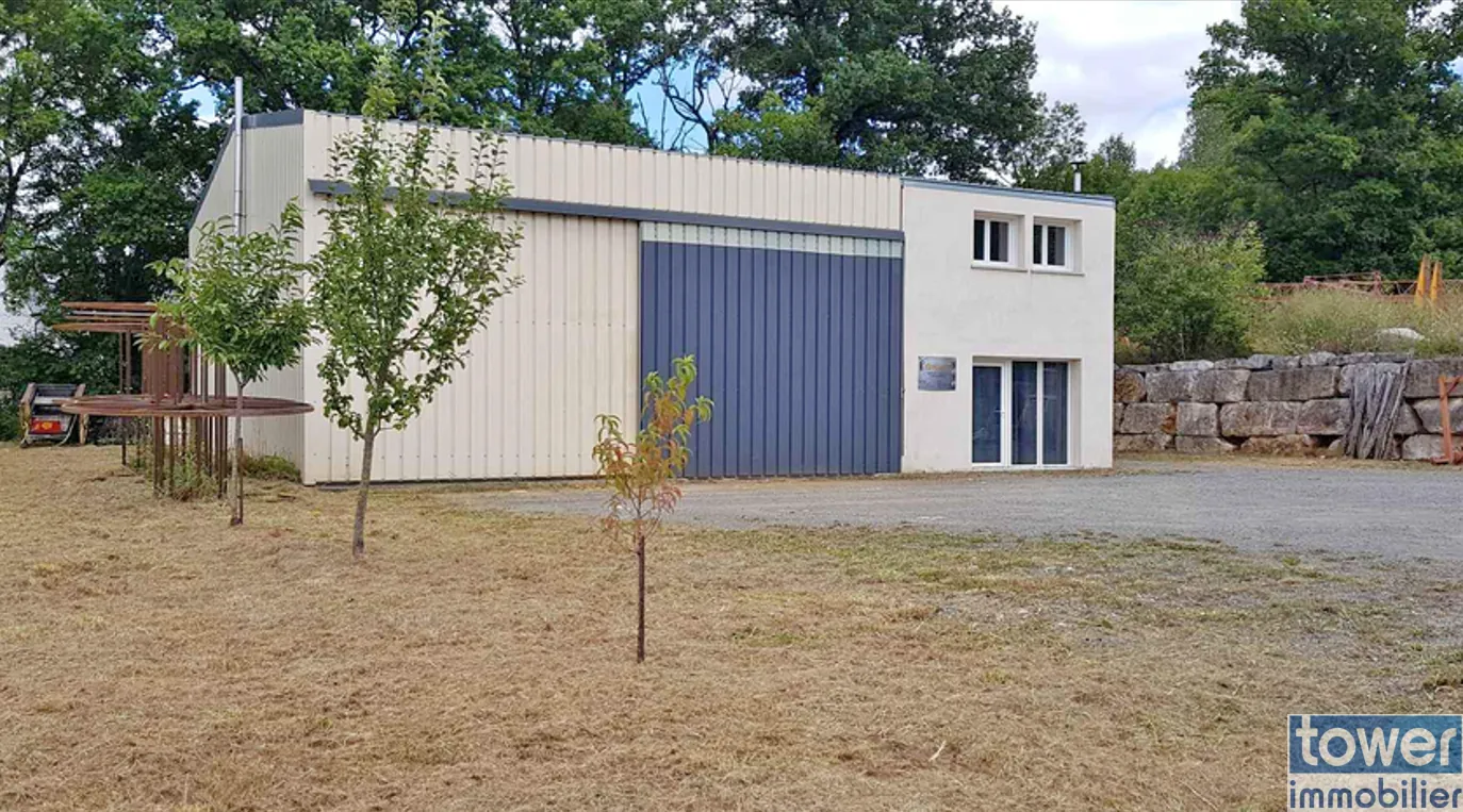 Vente ensemble immobilier avec atelier et maison à Saint Laurent d’Olt 
