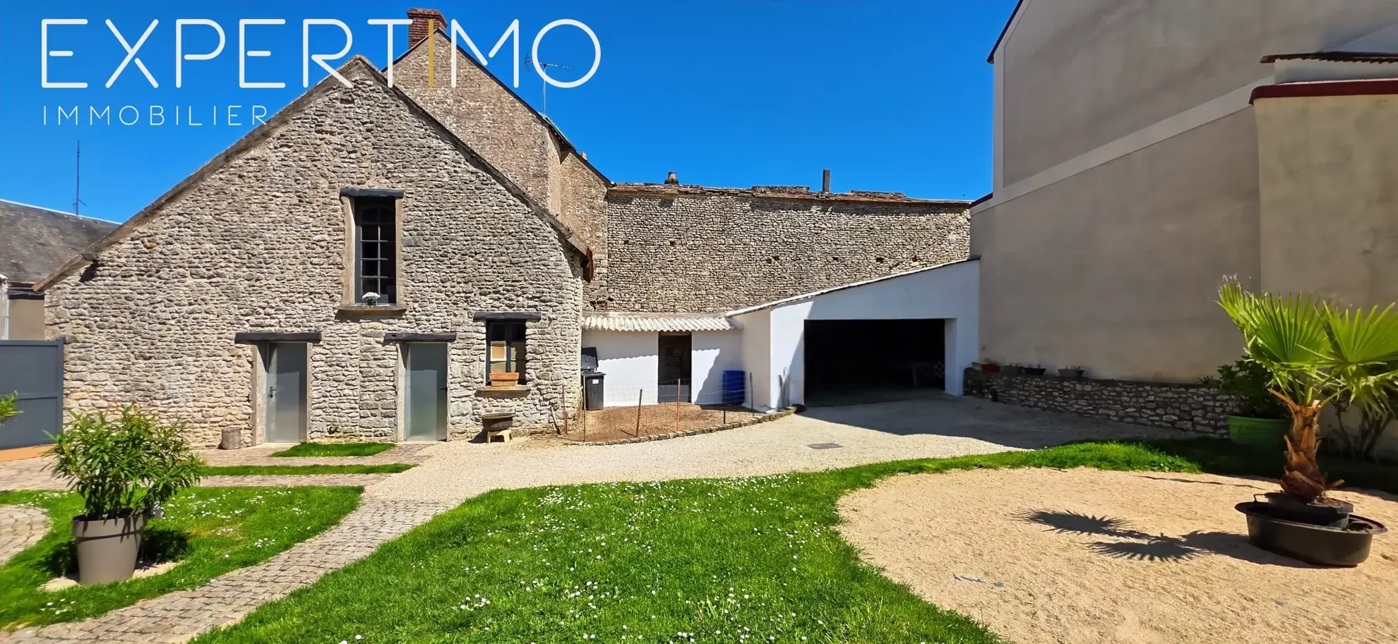Maison de charme en pierres à Rouvray-Saint-Denis avec dépendances et jardin clos 