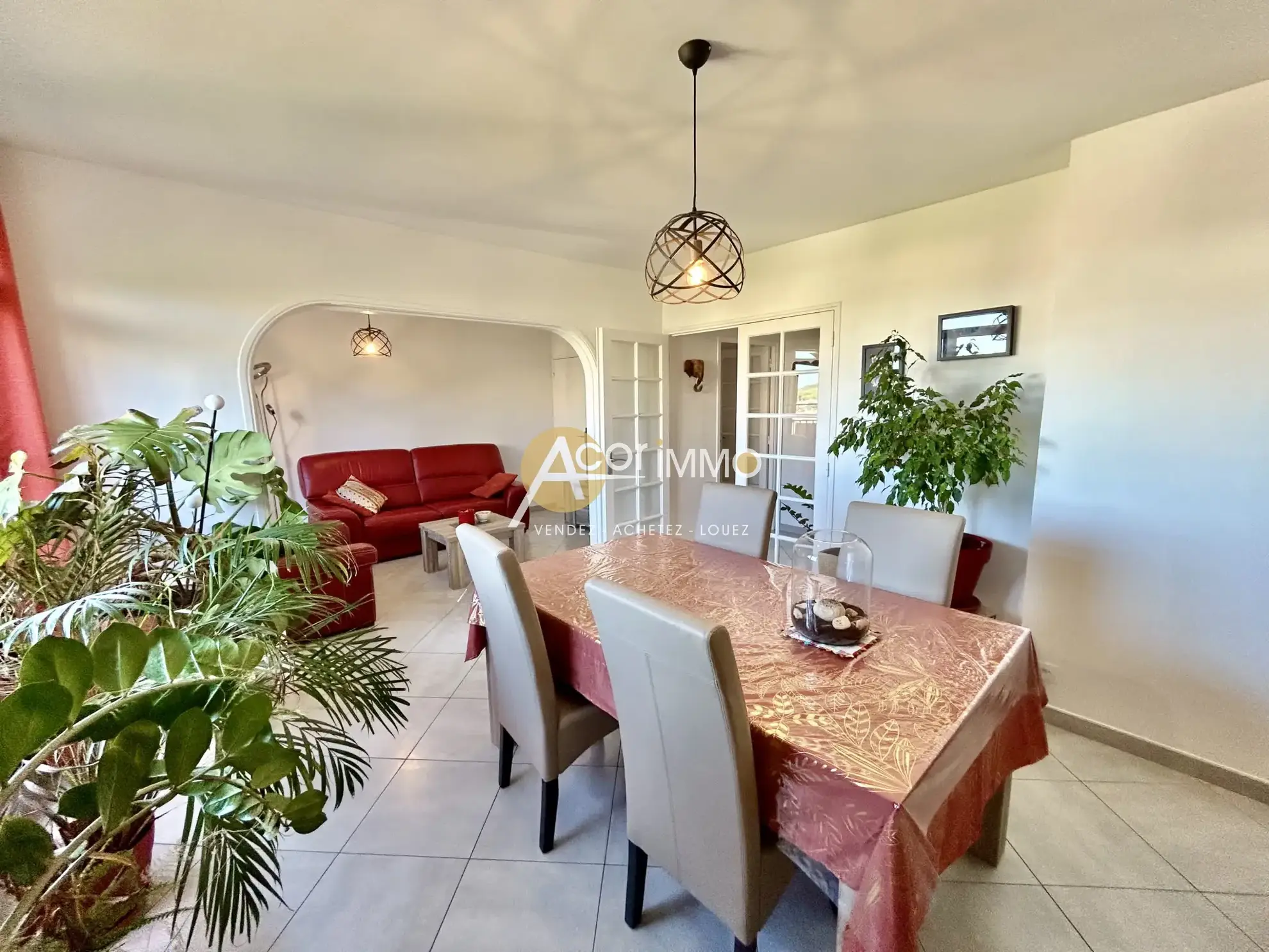 Appartement traversant de 100 m² avec terrasse à La Seyne-sur-Mer 