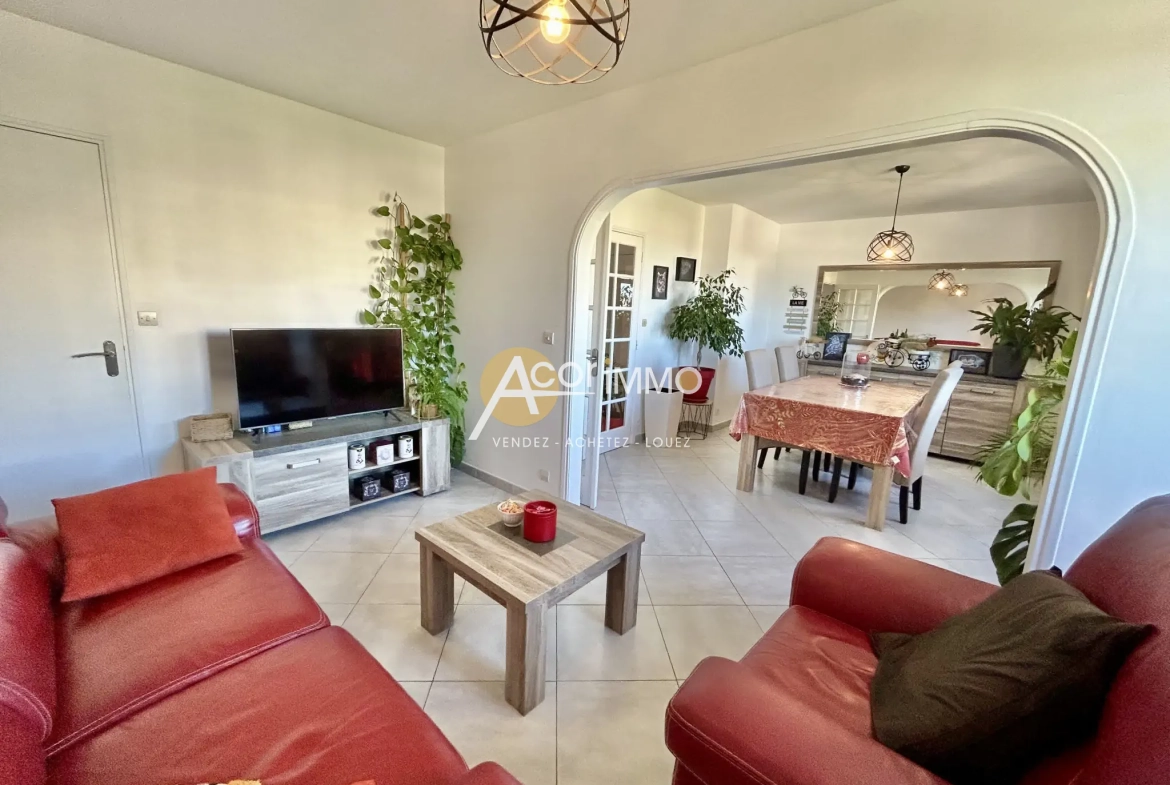 Appartement traversant de 100 m² avec terrasse à La Seyne-sur-Mer 