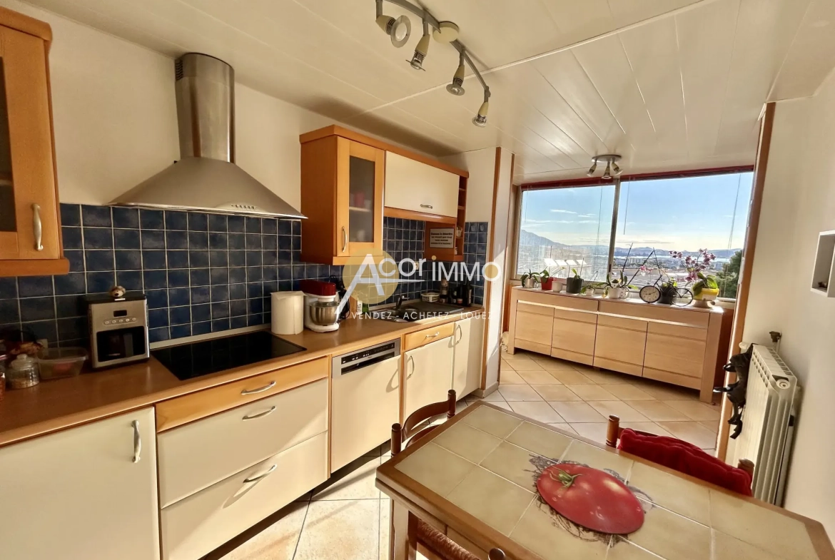 Appartement traversant de 100 m² avec terrasse à La Seyne-sur-Mer 