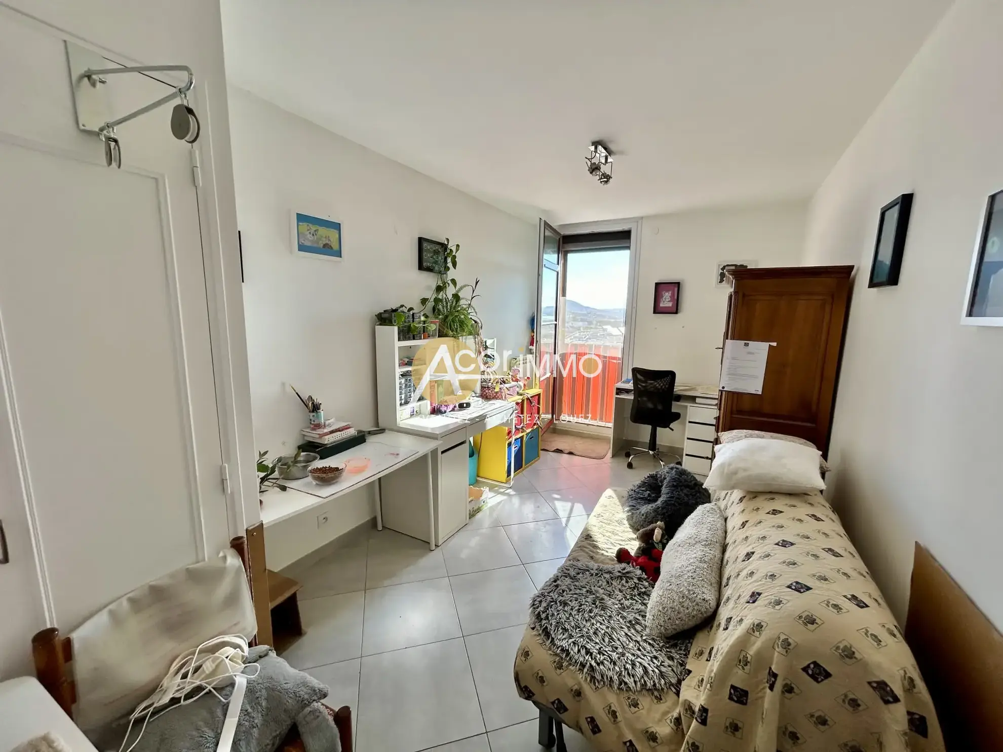 Appartement traversant de 100 m² avec terrasse à La Seyne-sur-Mer 