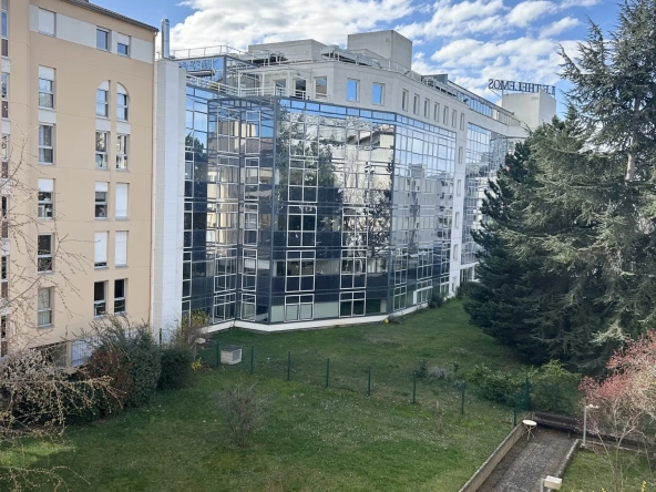 Appartement T3 lumineux avec balcon et garage à Lyon 9ème Gare de Vaise 
