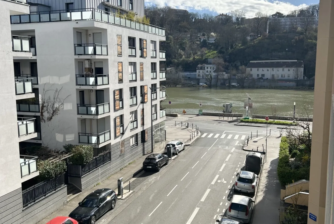 Appartement T3 lumineux avec balcon et garage à Lyon 9ème Gare de Vaise 