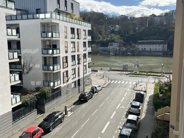 Appartement T3 lumineux avec balcon et garage à Lyon 9ème Gare de Vaise