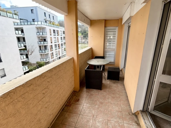 Appartement T3 lumineux avec balcon et garage à Lyon 9ème Gare de Vaise 