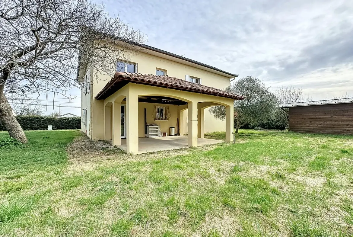 Grande maison familiale rénovée à Montauban avec terrain de 1354 m² 