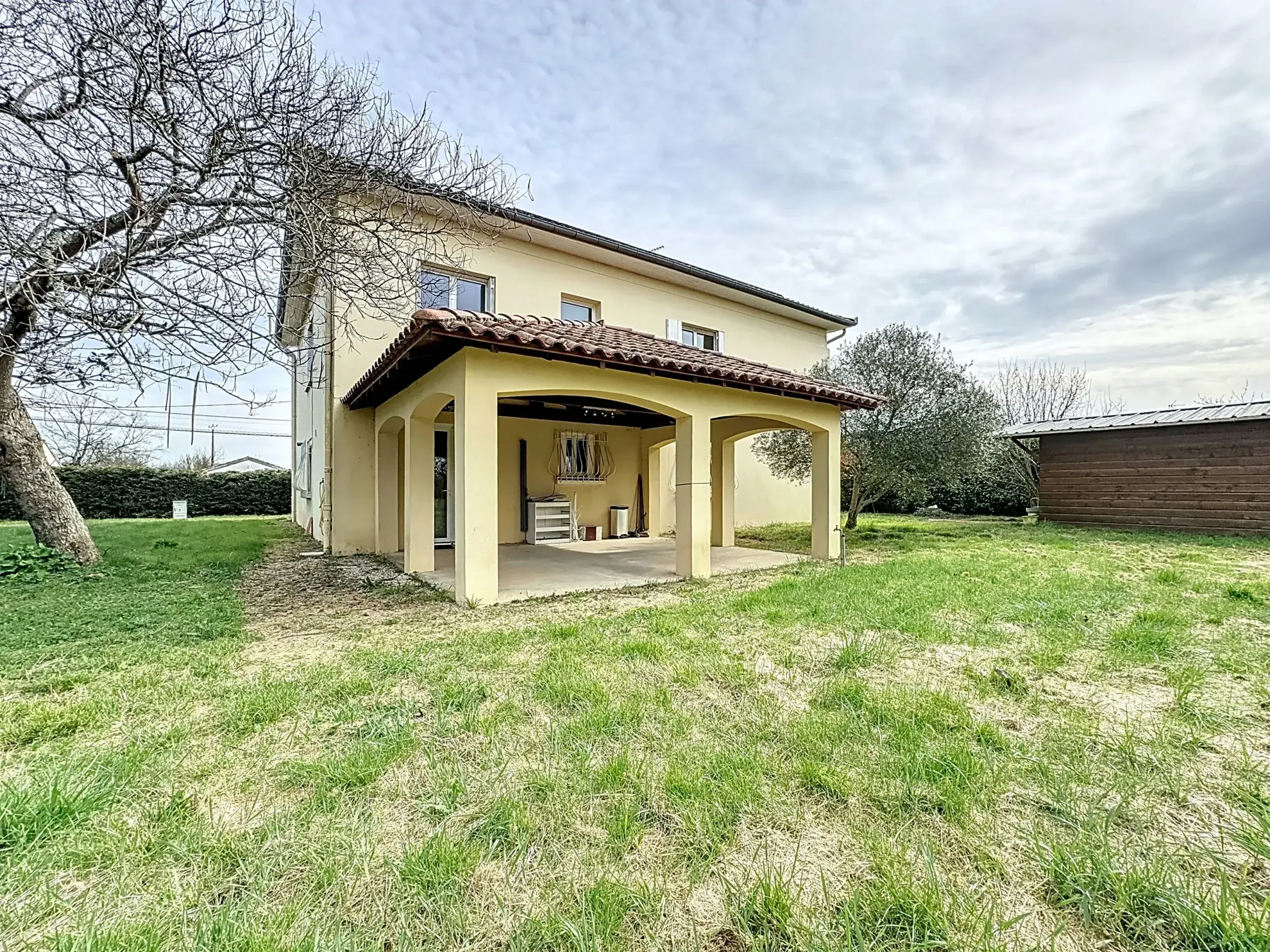 Grande maison familiale rénovée à Montauban avec terrain de 1354 m² 