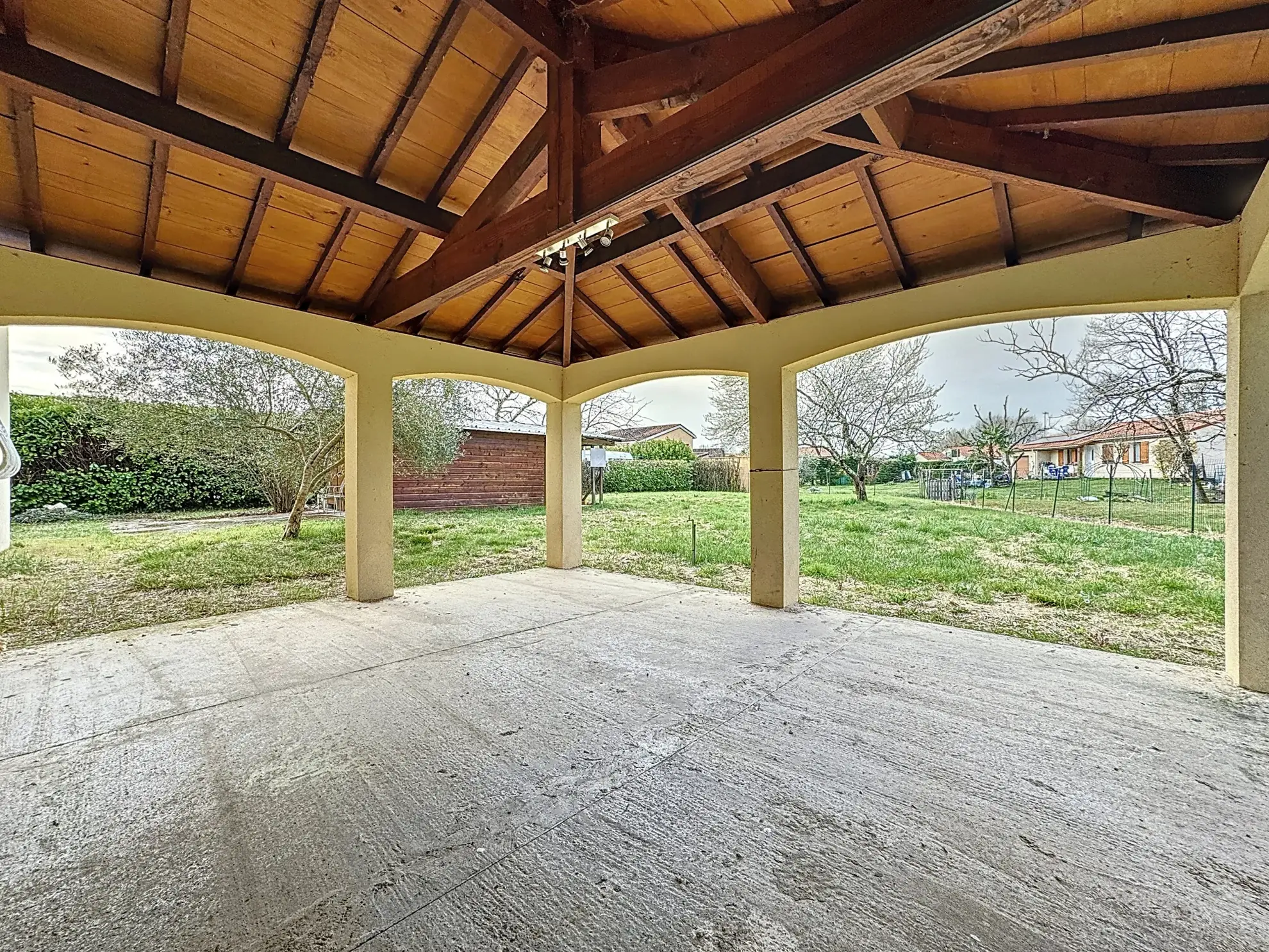 Grande maison familiale rénovée à Montauban avec terrain de 1354 m² 