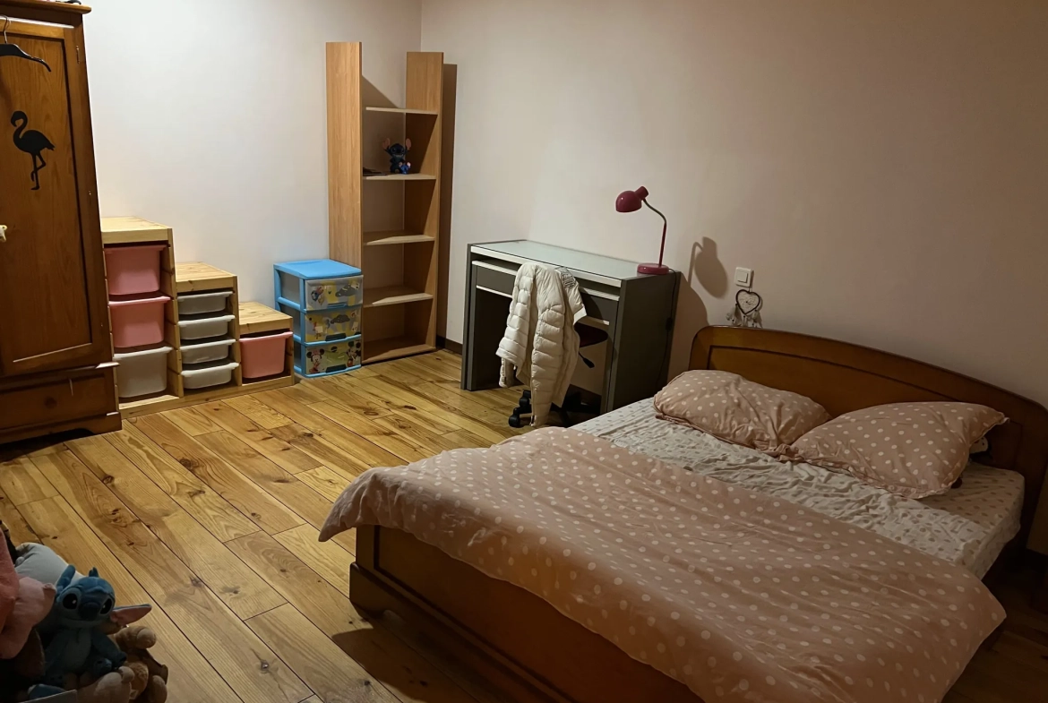 Grand loft T4 proche des Arènes à Nîmes avec garage et faible consommation énergétique 