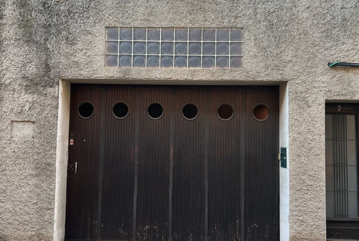 Grand loft T4 proche des Arènes à Nîmes avec garage et faible consommation énergétique 