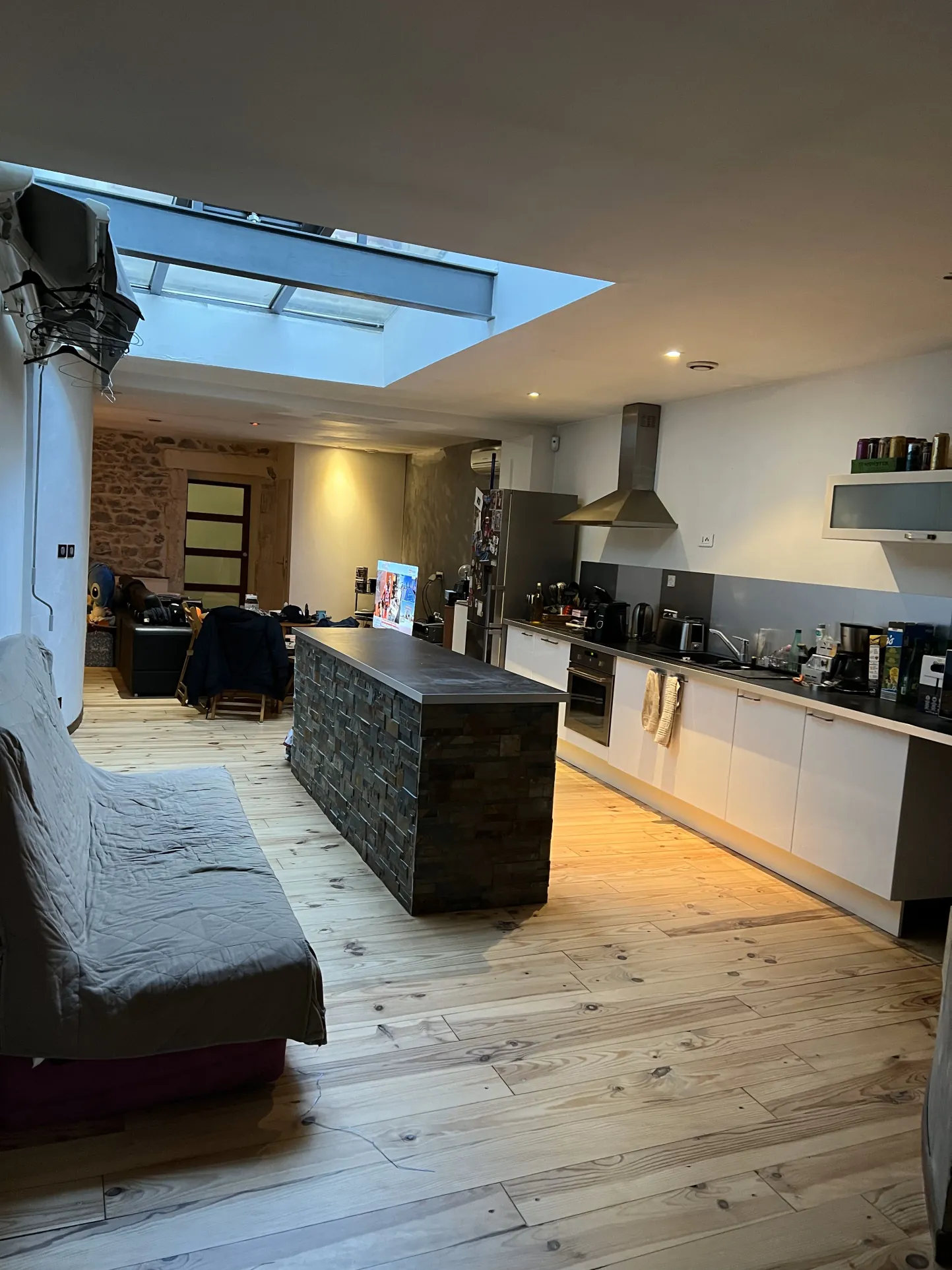 Grand loft T4 proche des Arènes à Nîmes avec garage et faible consommation énergétique 