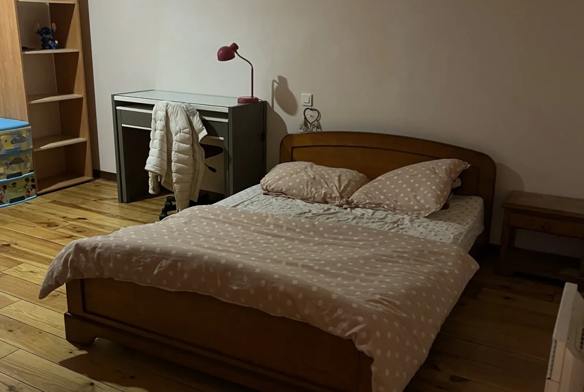 Grand loft T4 proche des Arènes à Nîmes avec garage et faible consommation énergétique 