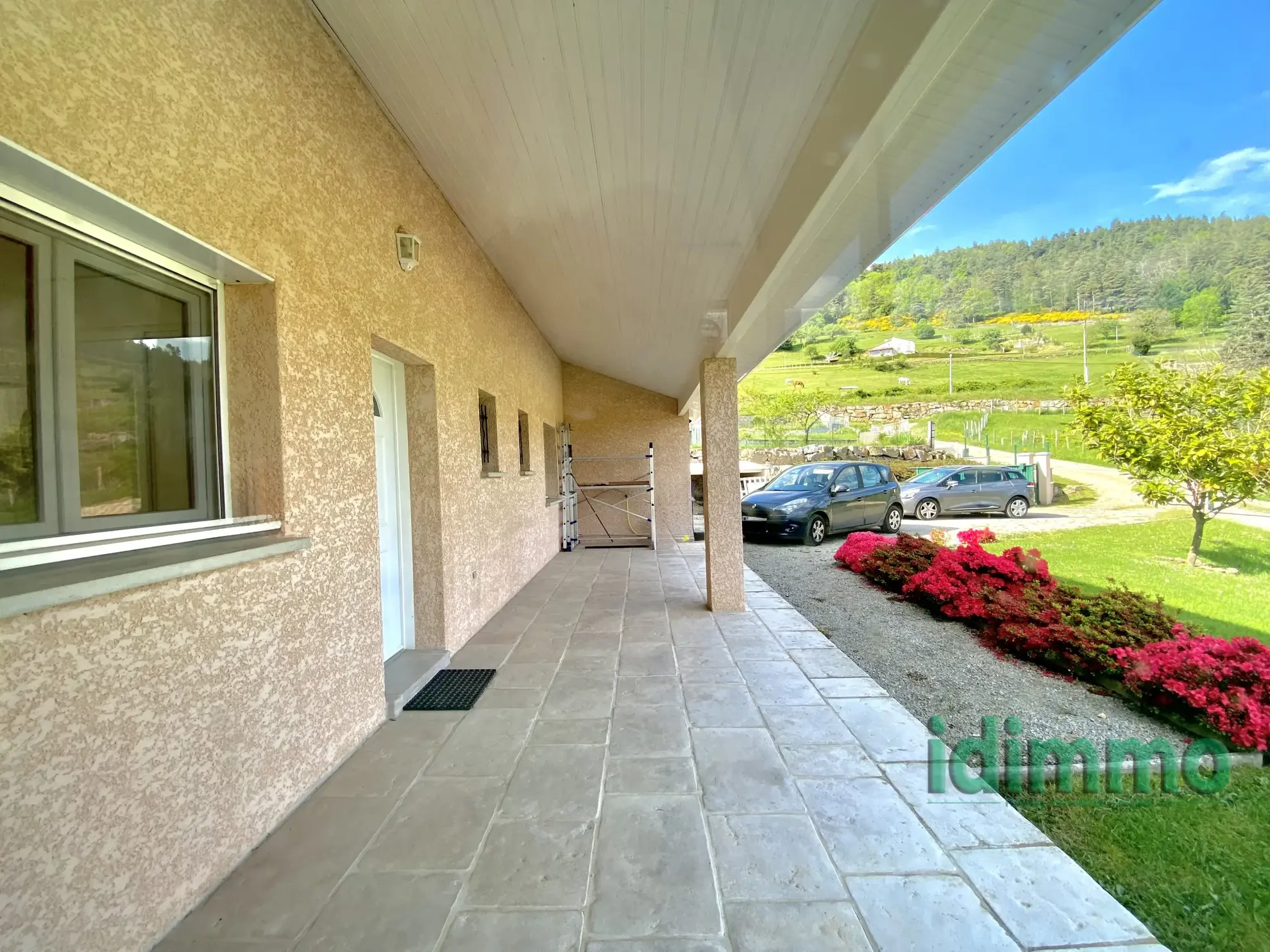Maison de plain-pied avec véranda à Vanosc – 3 chambres, terrain de 1700 m² 