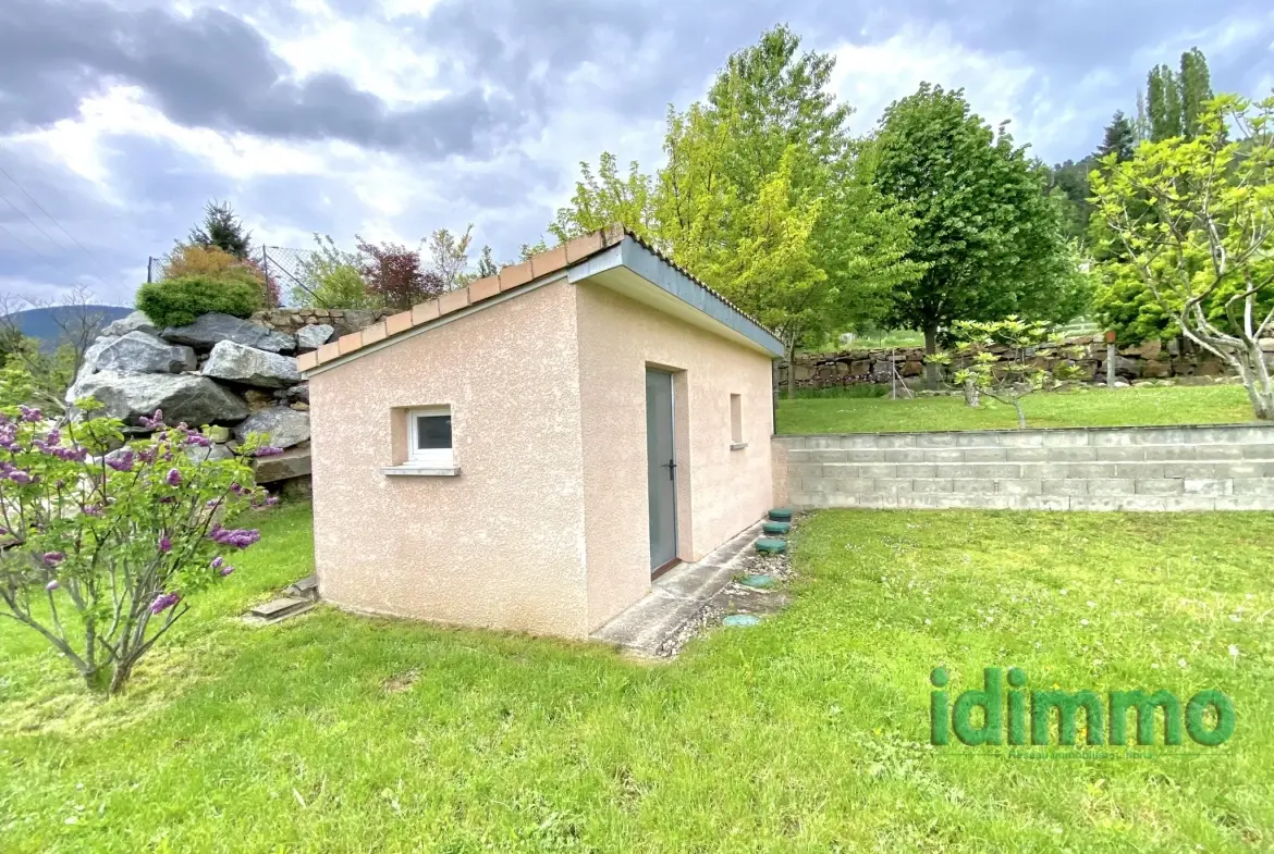 Maison de plain-pied avec véranda à Vanosc – 3 chambres, terrain de 1700 m² 