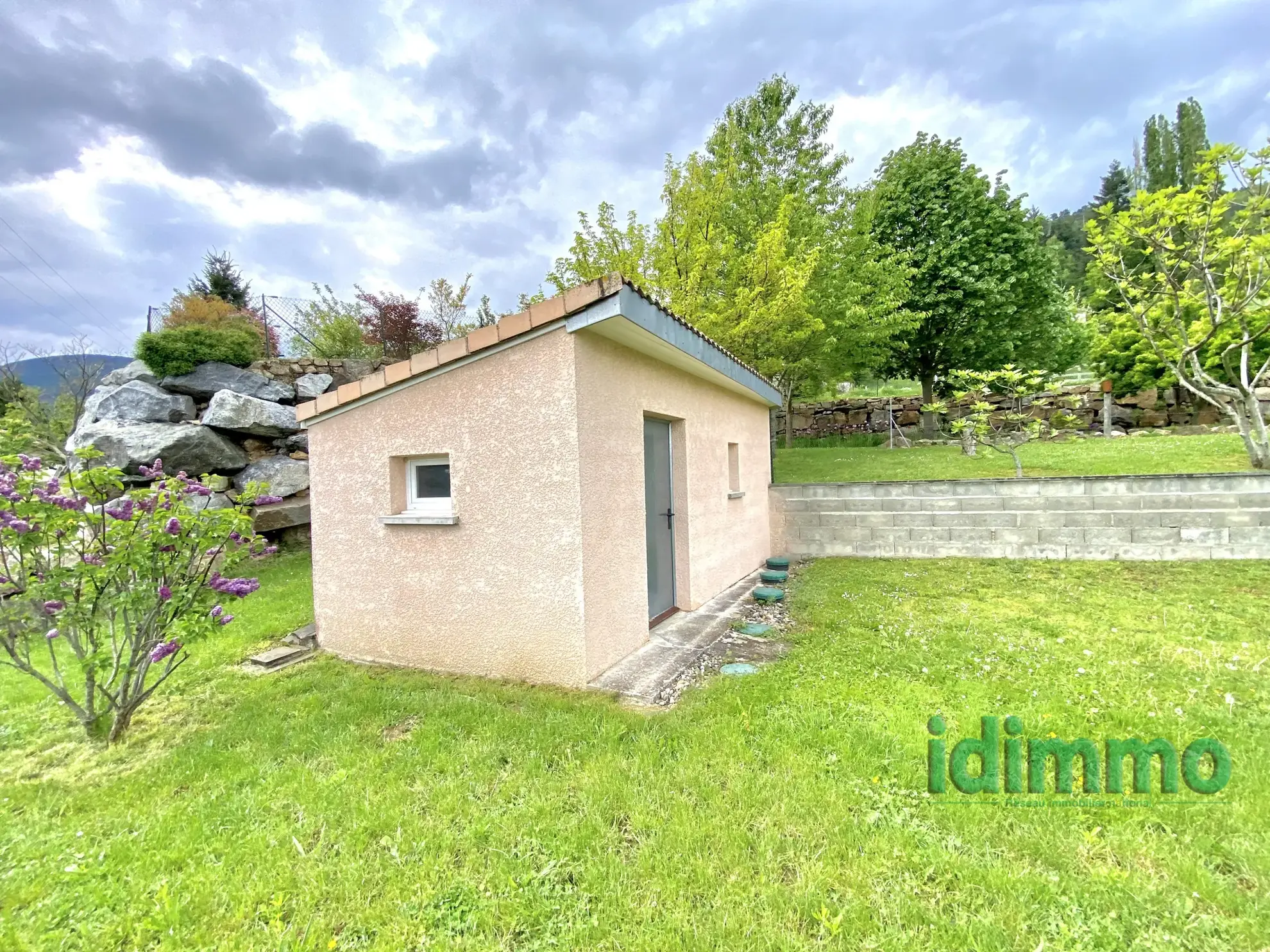 Maison de plain-pied avec véranda à Vanosc – 3 chambres, terrain de 1700 m² 