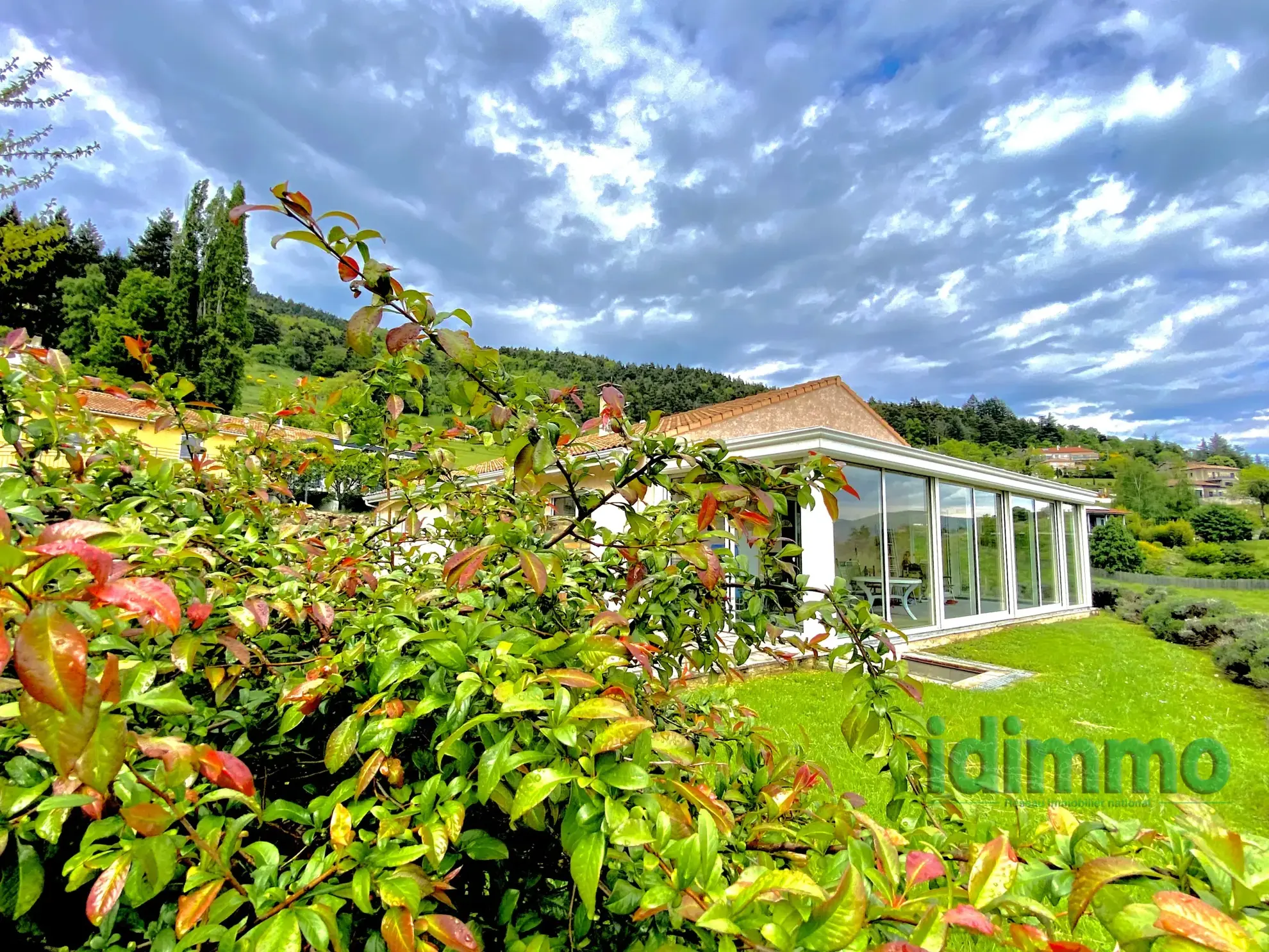 Maison de plain-pied avec véranda à Vanosc – 3 chambres, terrain de 1700 m² 
