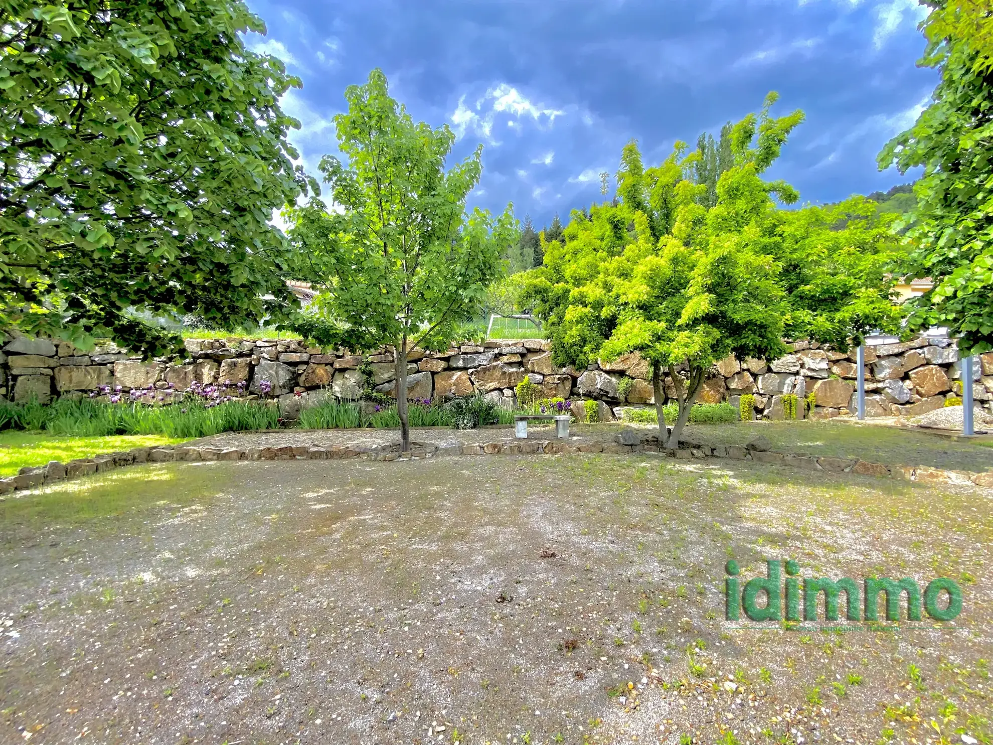 Maison de plain-pied avec véranda à Vanosc – 3 chambres, terrain de 1700 m² 