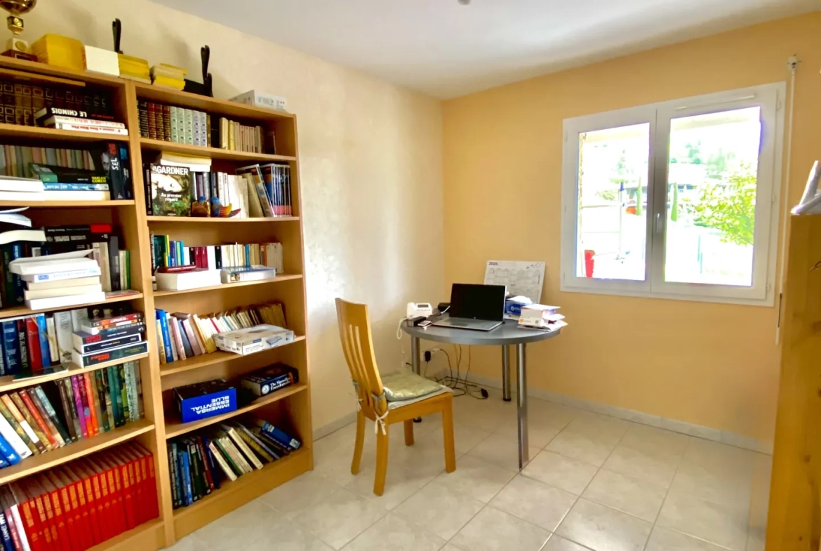 Maison de plain-pied avec véranda à Vanosc – 3 chambres, terrain de 1700 m² 