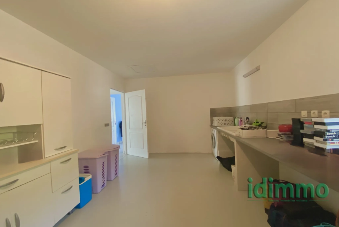 Maison de plain-pied avec véranda à Vanosc – 3 chambres, terrain de 1700 m² 
