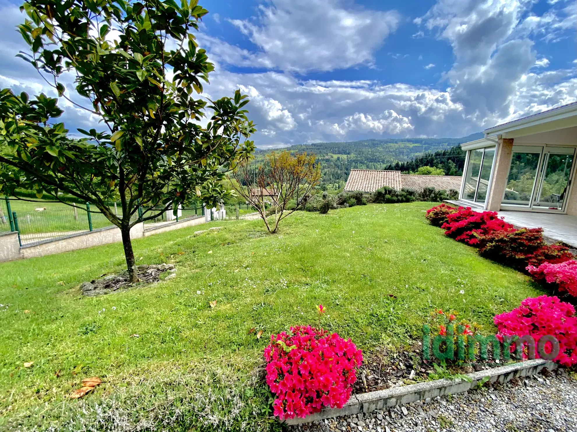 Maison de plain-pied avec véranda à Vanosc – 3 chambres, terrain de 1700 m² 