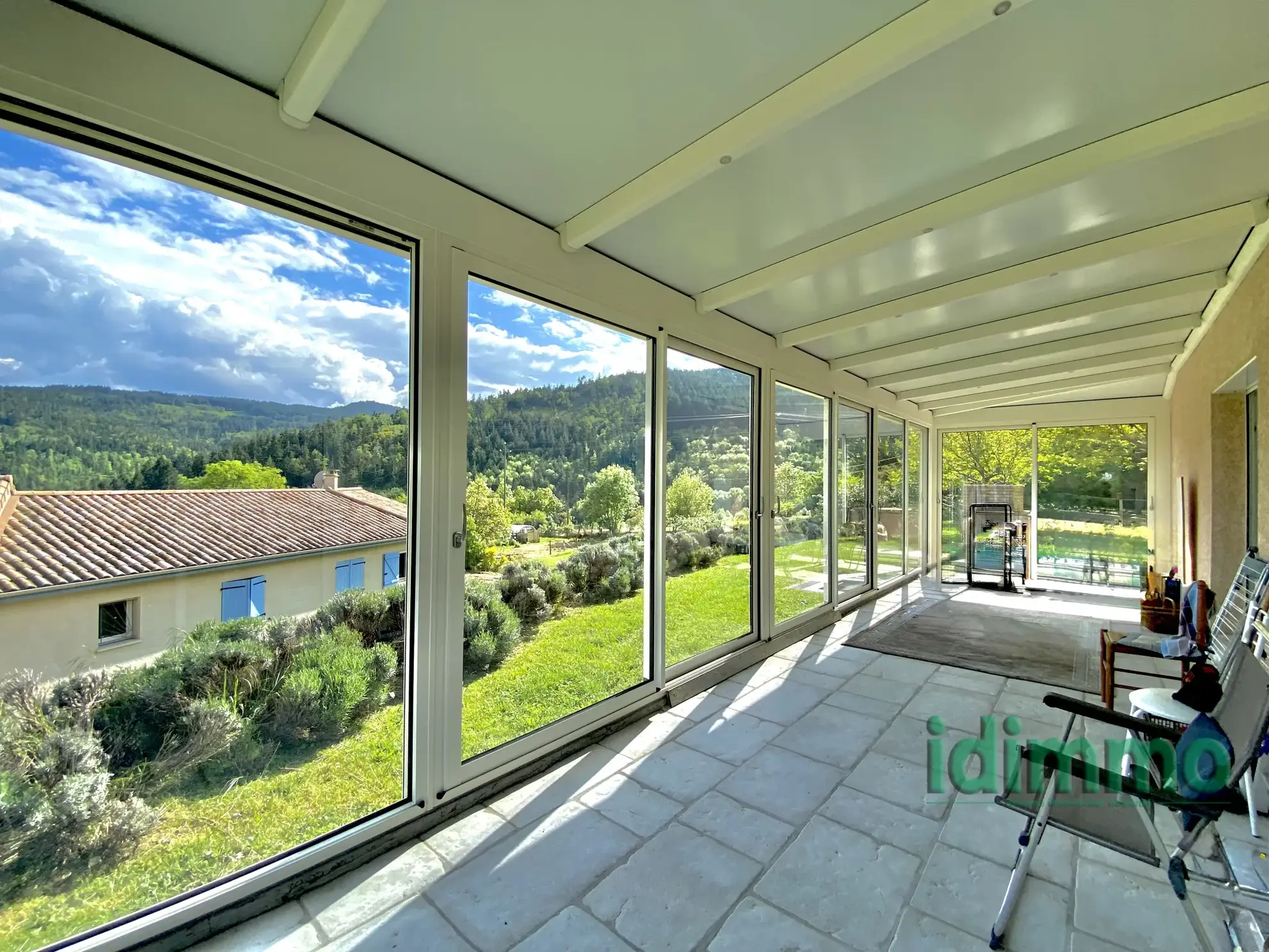 Maison de plain-pied avec véranda à Vanosc – 3 chambres, terrain de 1700 m² 