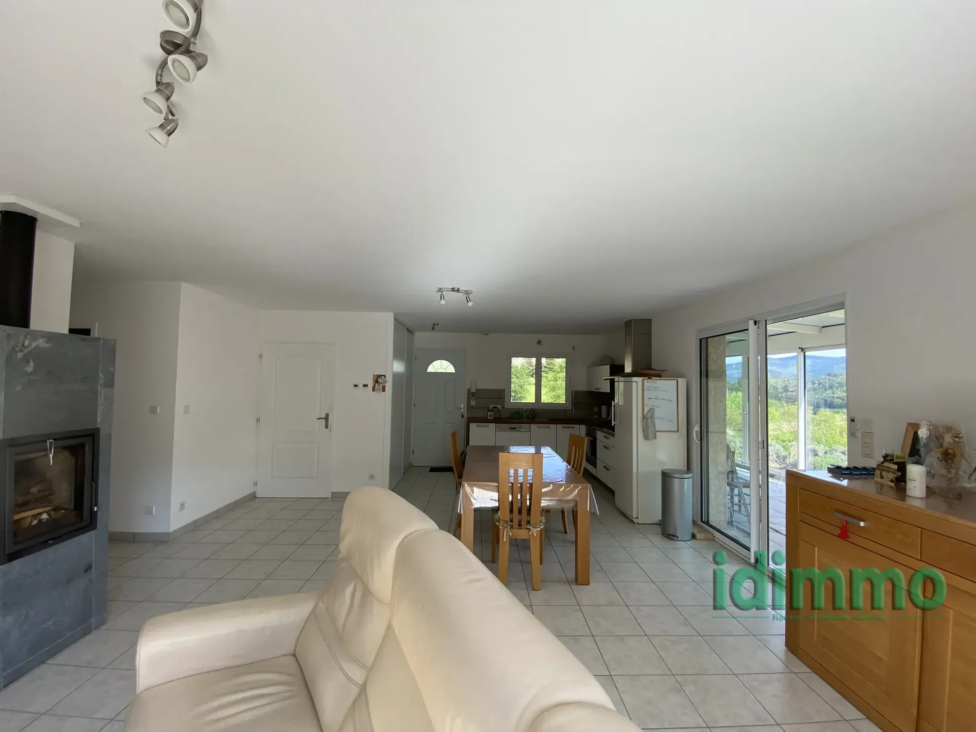 Maison de plain-pied avec véranda à Vanosc – 3 chambres, terrain de 1700 m² 